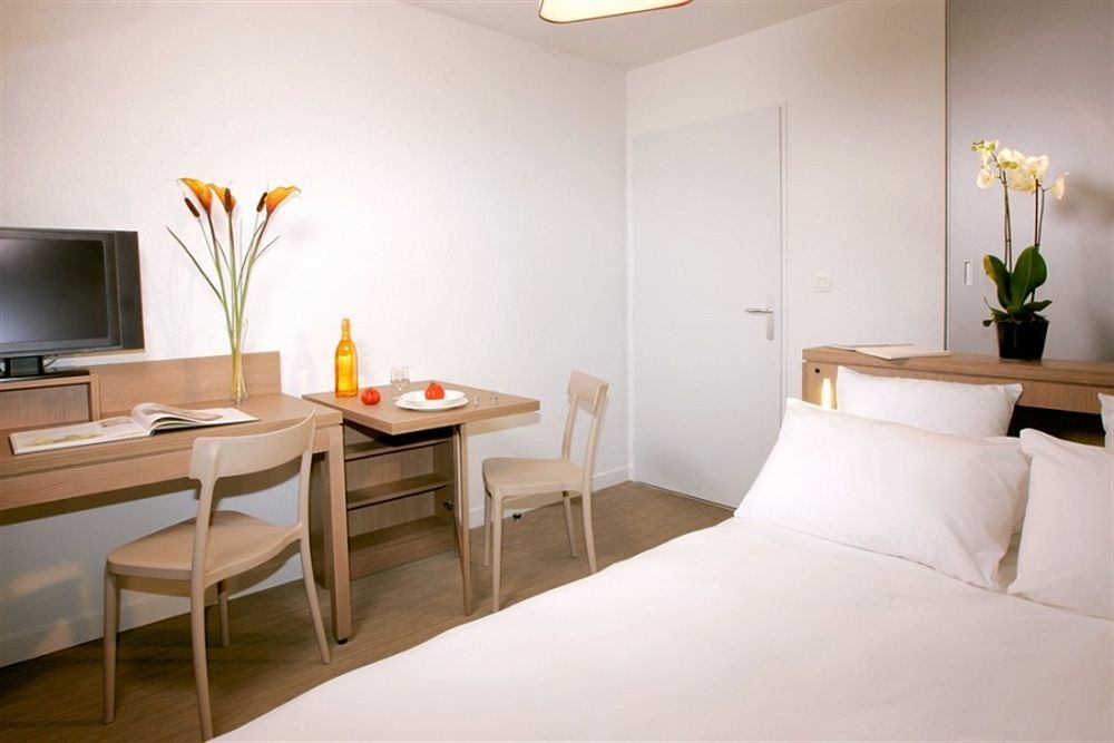 Terres De France - Appart'Hotel Quimper Bretagne エクステリア 写真